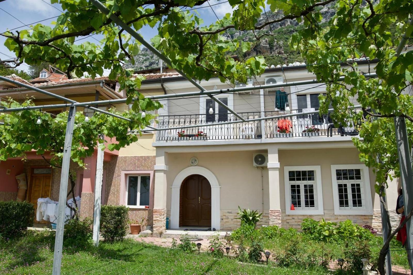 Krujë Garden Villa Guni מראה חיצוני תמונה